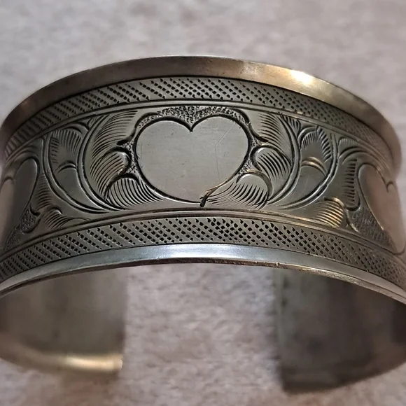 Vintage Etched Heart Cuff Bracelet Boho Cottagecore Native - Picture 4 of 4